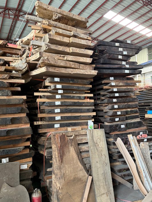 How Thick Should a Live Edge Dining Table Be?